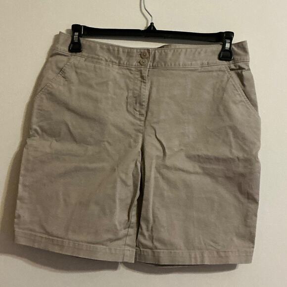 Tommy Bahama Shorts Womens 10 Slash Tan Chino Pockets Double Button Closure - Picture 1 of 8
